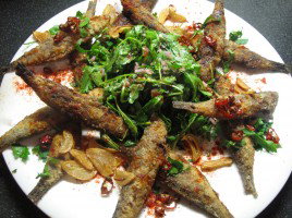 Paprika Fried Whitebait with Garlic Aioli (A Spanish Tapa)